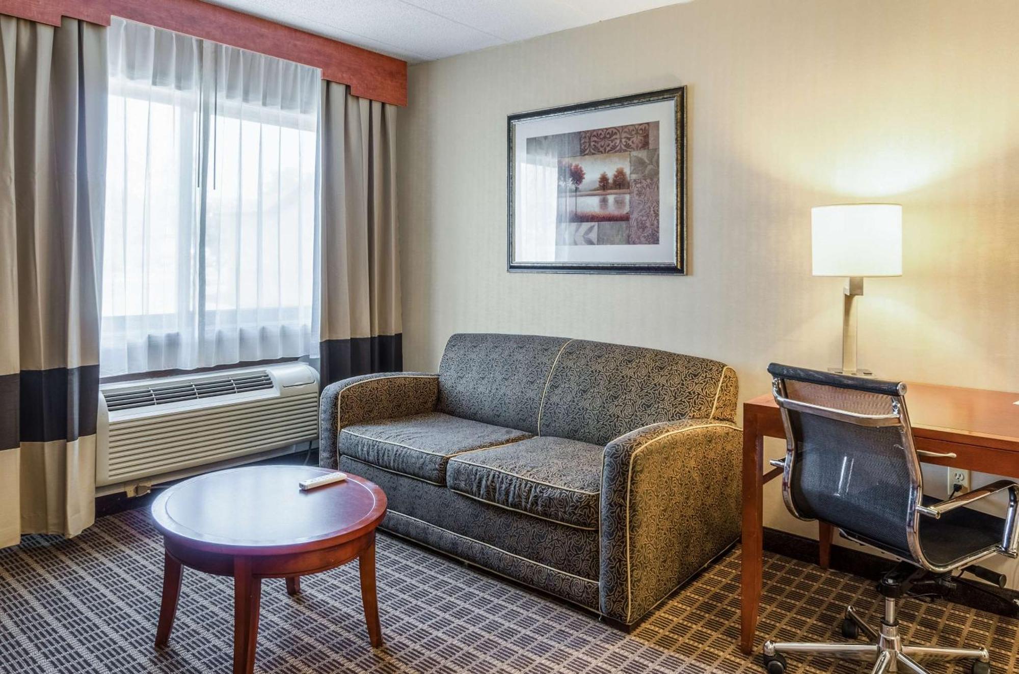 Comfort Inn & Suites Вэст спрингфильд Экстерьер фото