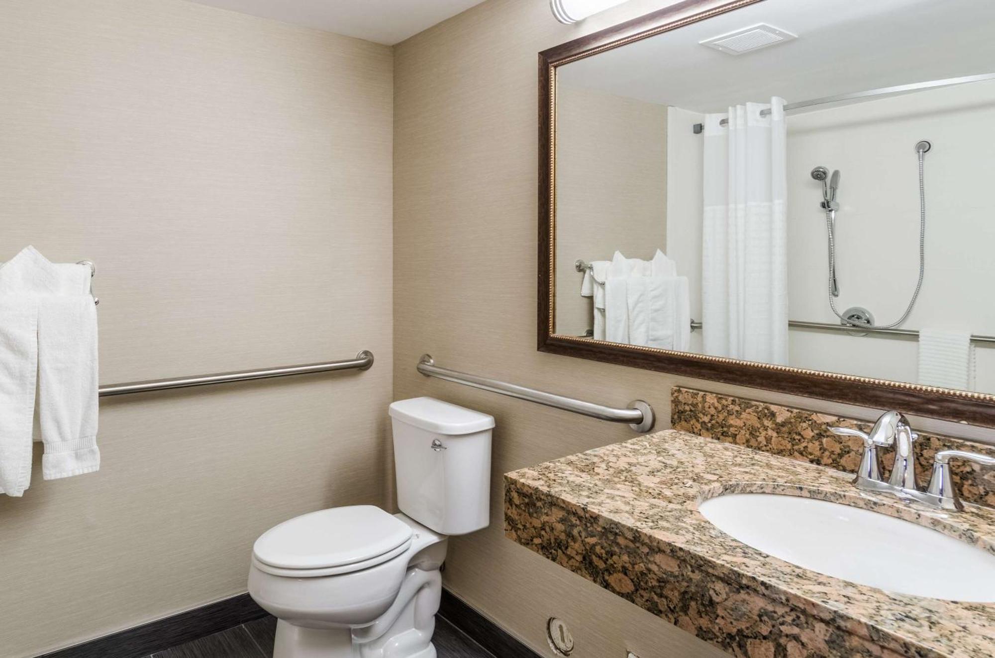 Comfort Inn & Suites Вэст спрингфильд Экстерьер фото